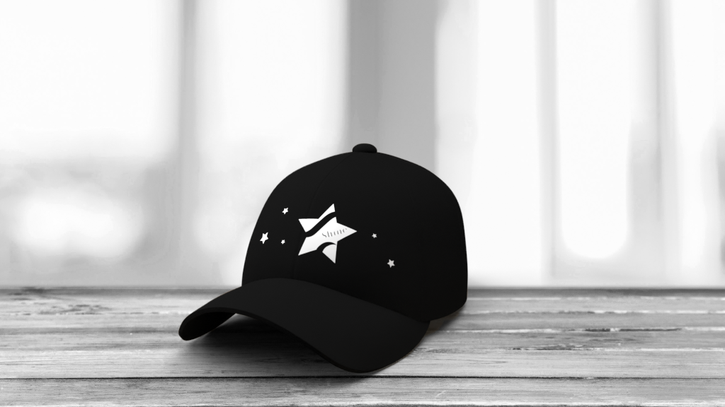 Mockup en noir et blanc d'une casquette de la marque shine